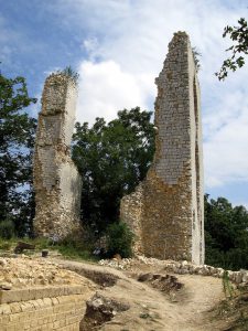 Les vestiges de Boves (Somme, France) en juillet 2008 ayant inspiré la p. 12 de Mon cahier d'archéologie (© Marc ROUSSEL - CC BY-SA 3.0) via Wikimedia Commons