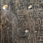 Montouhotep IV accomplissant l’offrande au dieu égyptien Min